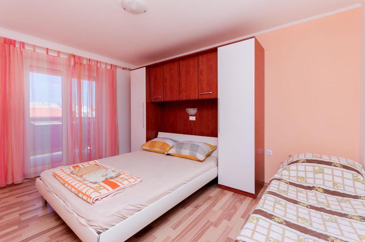 Apartments Rajka Лопар Экстерьер фото