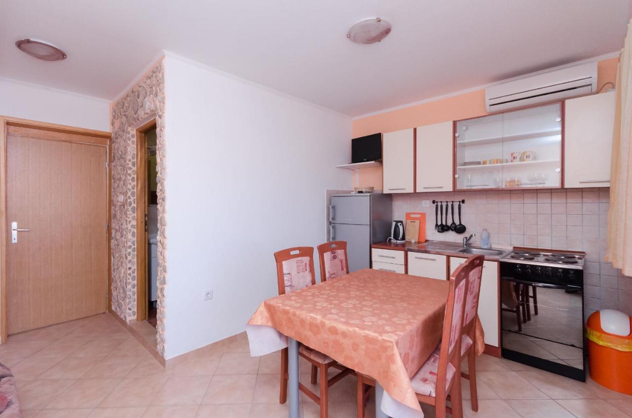 Apartments Rajka Лопар Экстерьер фото