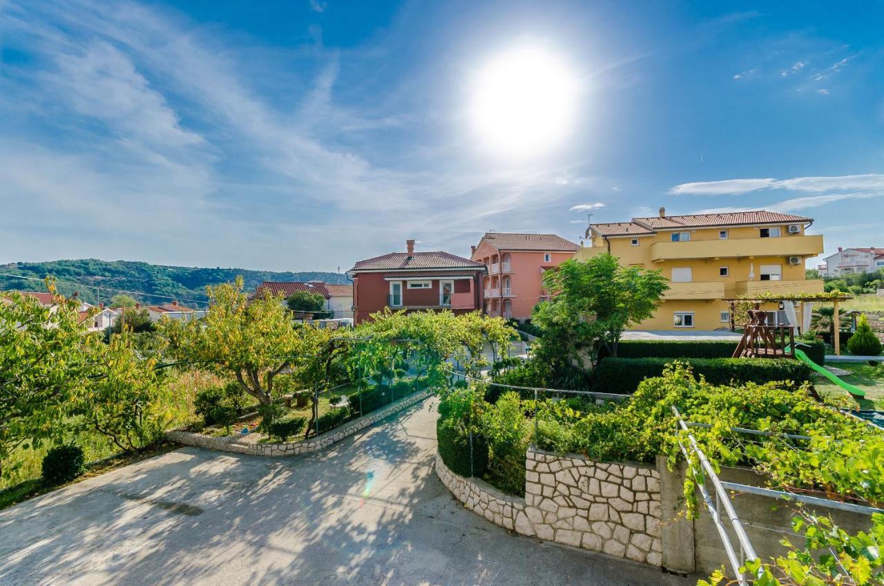 Apartments Rajka Лопар Экстерьер фото