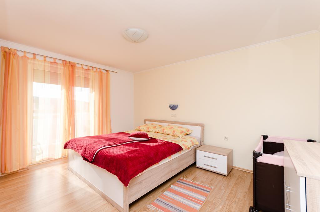 Apartments Rajka Лопар Экстерьер фото